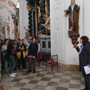 Žáci v polenském kostele